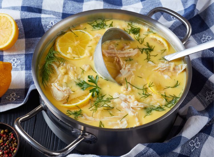Avgolemono – Recette traditionnelle grecque de soupe au citron et poulet